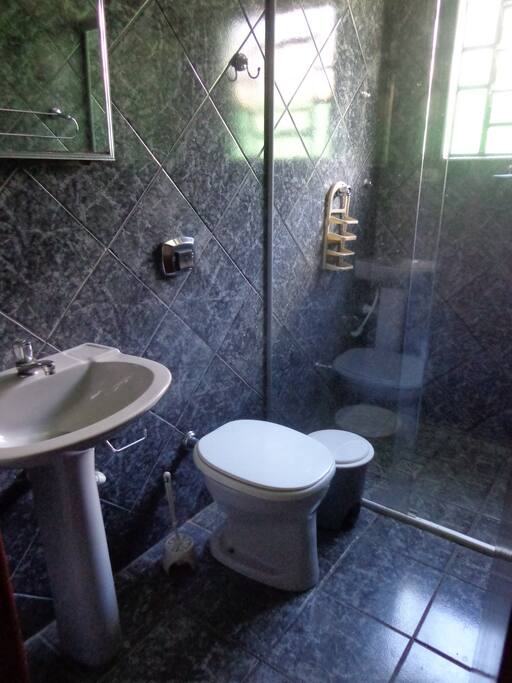 banheiro exclusivo do quarto
