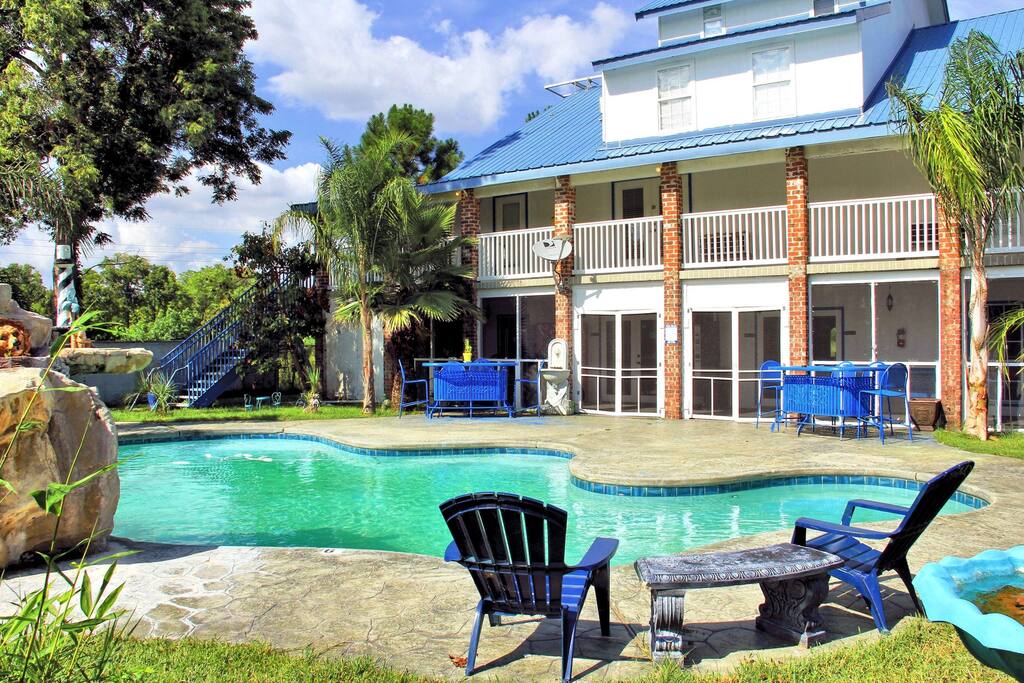 Swimming, BBQ, Vending