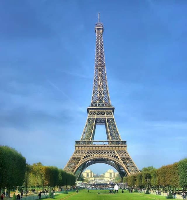 15mn walks from the Eiffel tour