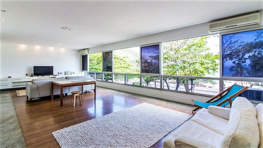 Sublim 3 bedrooms in front of Leme beach