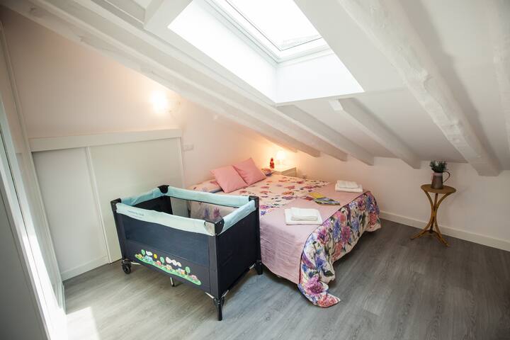 Puerta del Sol Pink Aduana gallery image 3