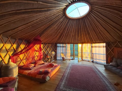 Beautiful panoramic yurt in the lower Cévennes