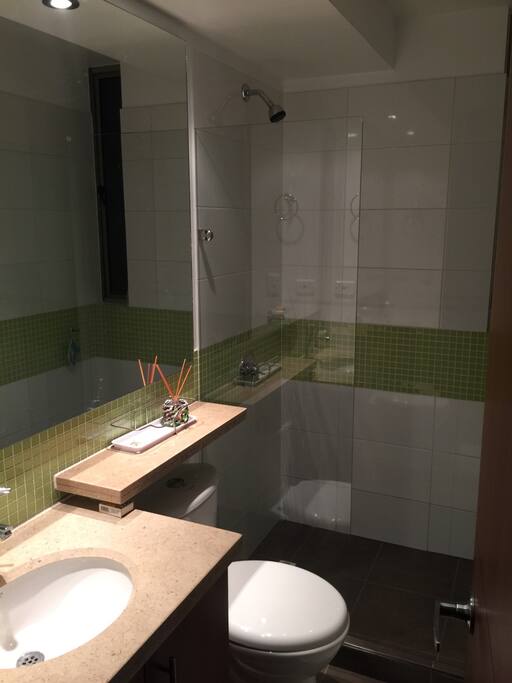 Baño dotado y agua caliente!!!