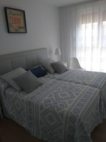 ACOGEDOR, NUEVO, AMPLIO Y CÓMODO. CERCA SAN SEBAST