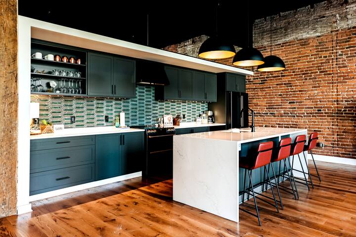 Luxury Loft w/ City View – 1 block from Broadway gallery image 4