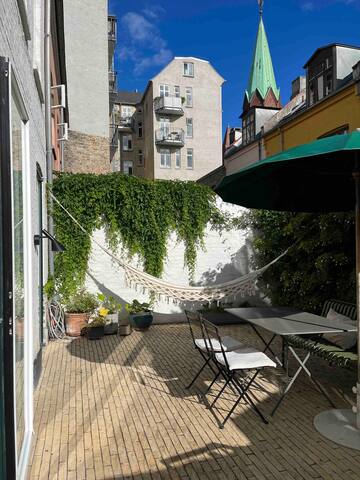 3-storey private townhouse CPH gallery image 2