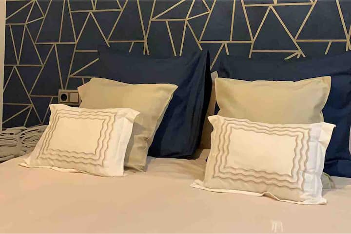 ห้องนอนคู่พร้อมห้องน้ำในตัว