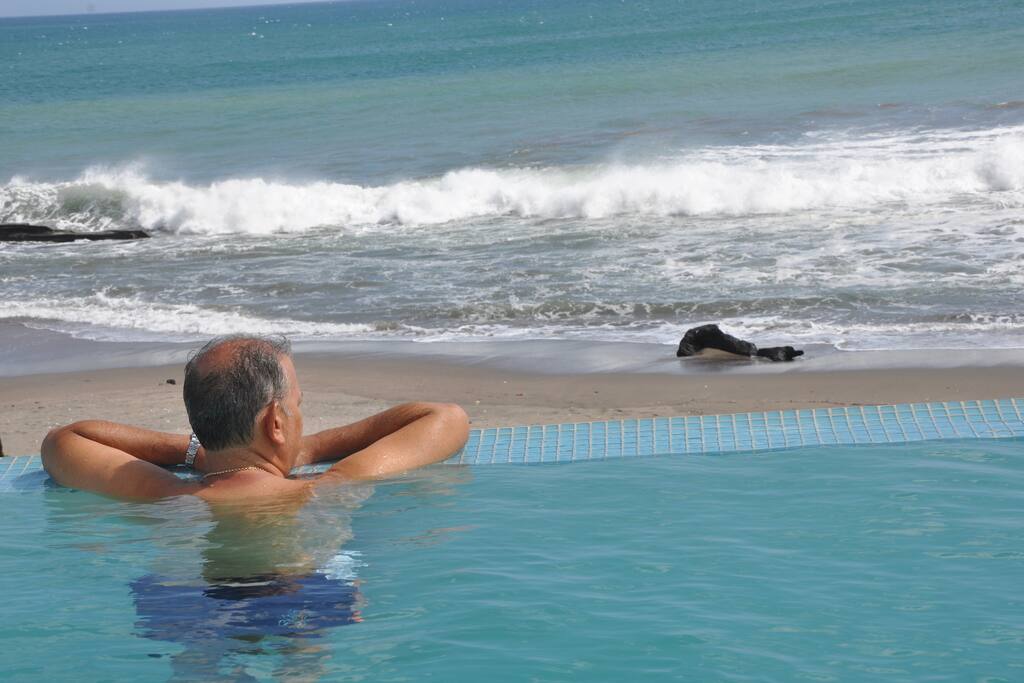 Infinity pool
