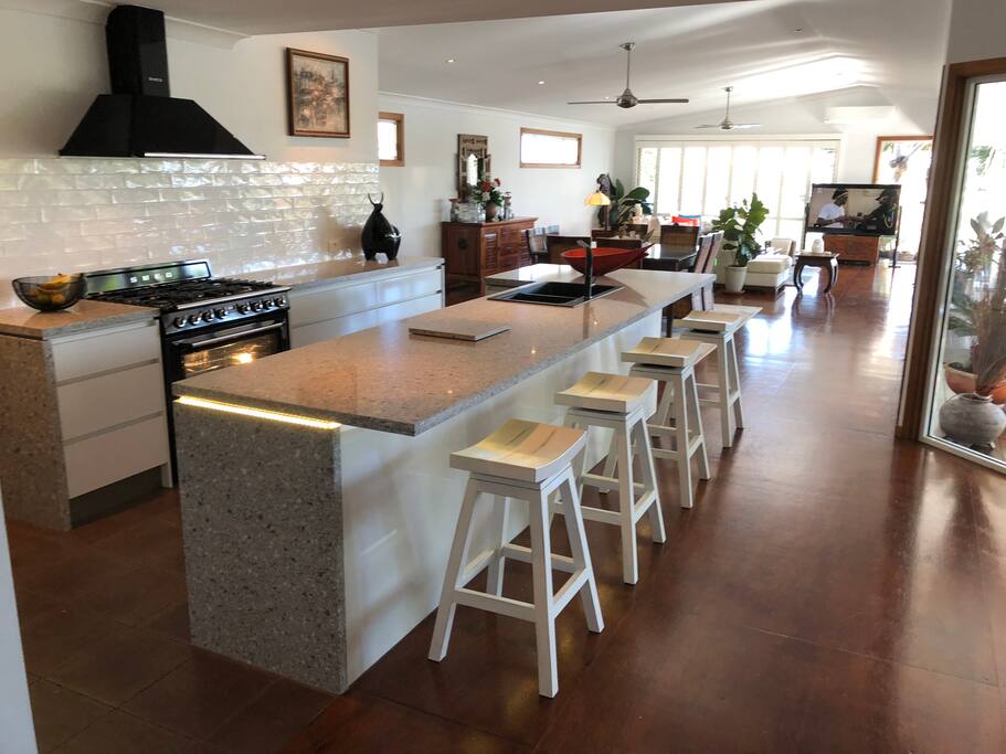 Fully equipped family sized kitchen