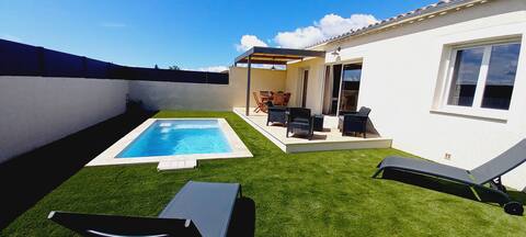 New villa with heated pool in Luberon