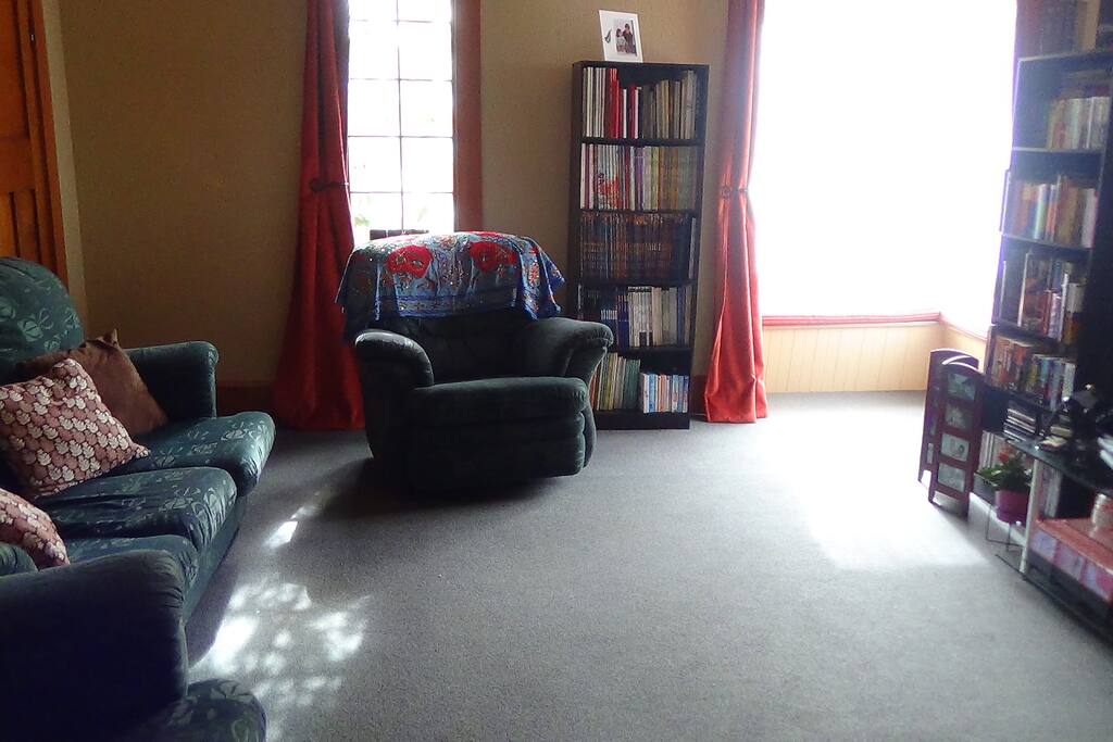 1st lounge.