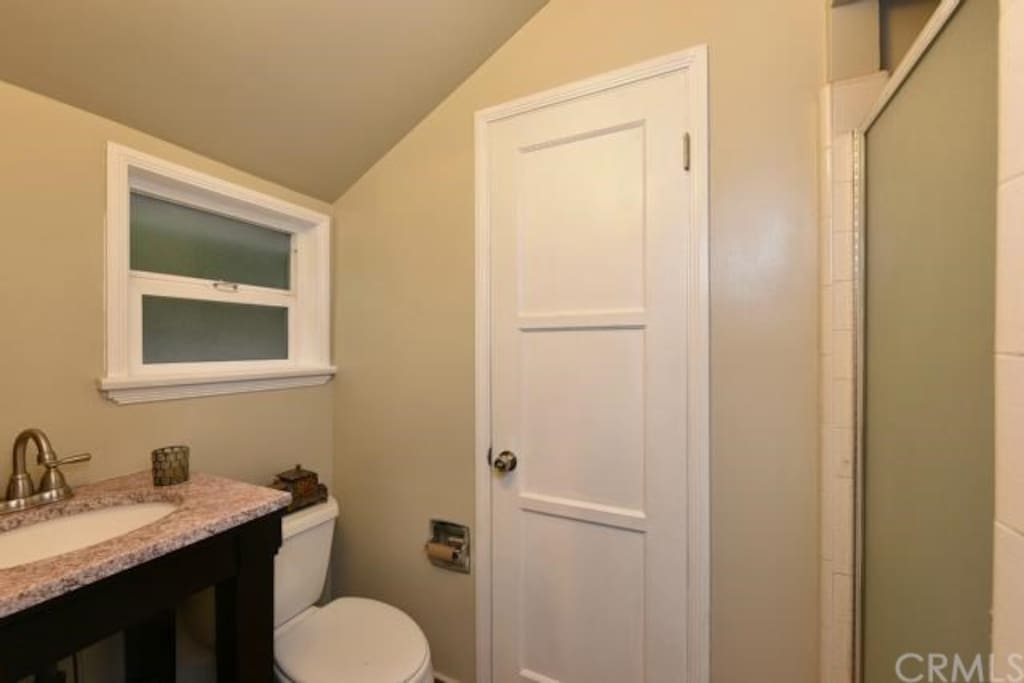 Shared Bathroom- Shared w/1 other guest