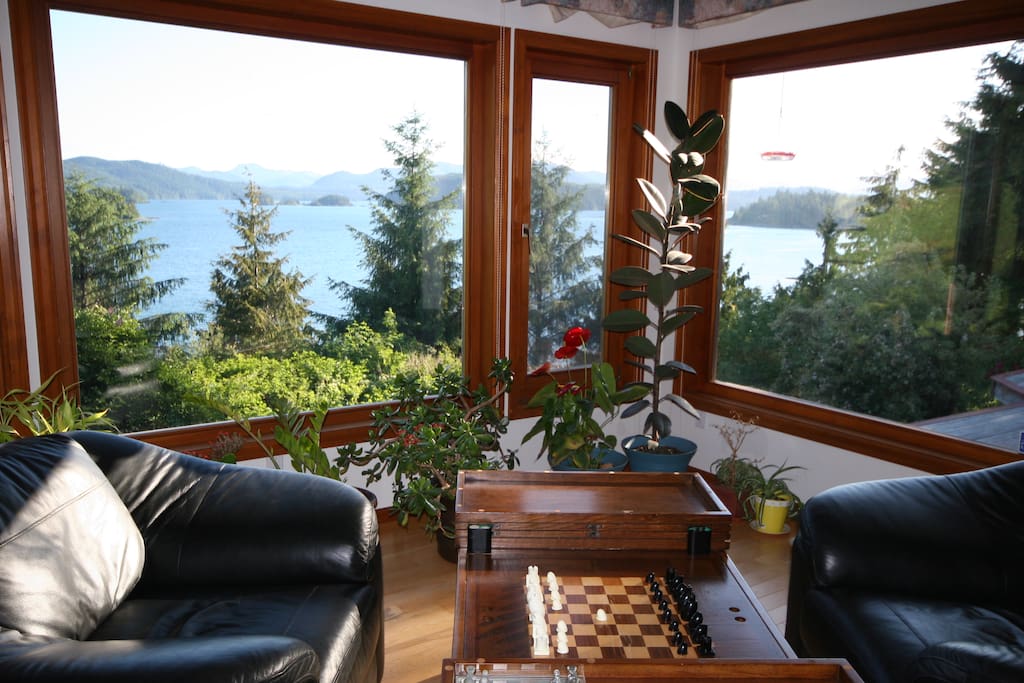 Lounge Looking Out to Ocean Views