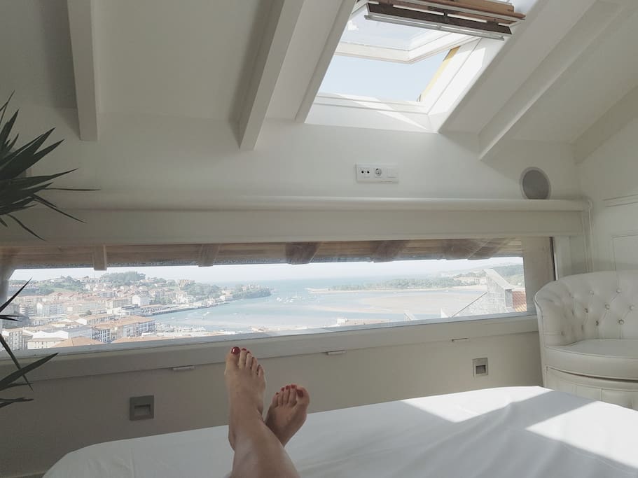 Habitacion principal con vistas desde la cama