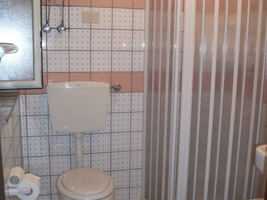 Bagno con doccia