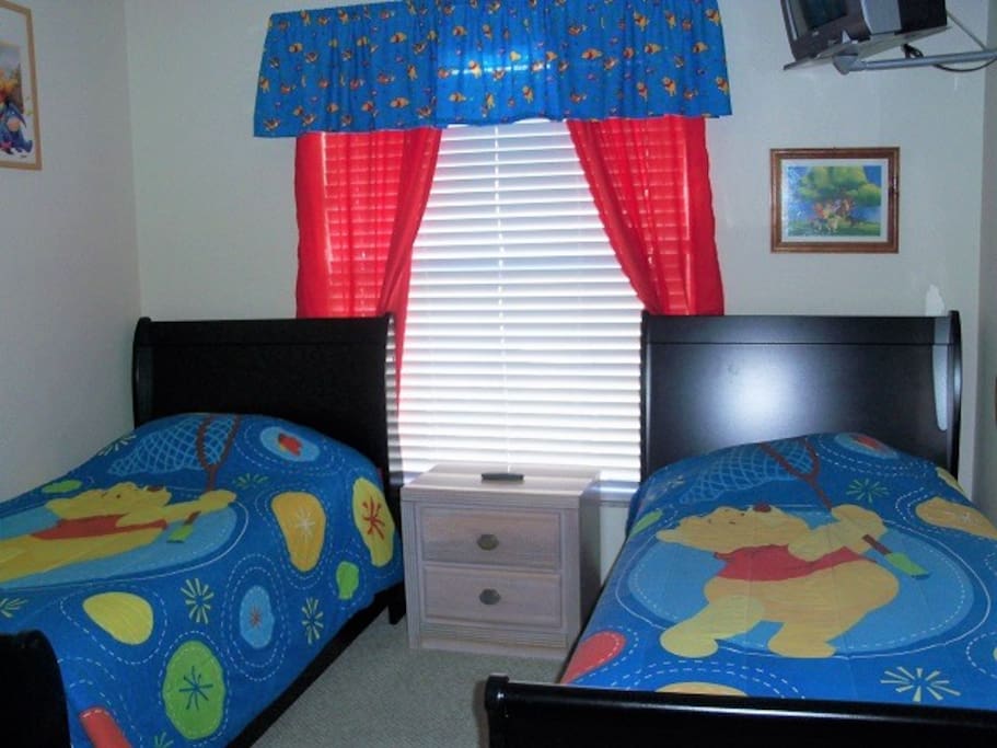 Main-Floor-Double-Twin-Room