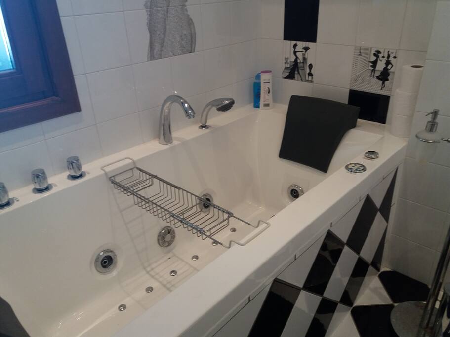 Whirpool-bathtub/Whirpool-Badewanne/baignoire à remous/vasca idromassaggio