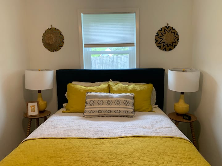 Queen bedroom downstairs 
