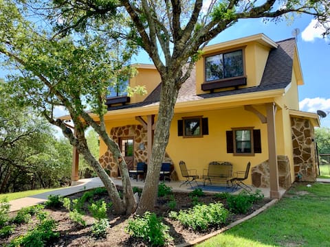 3 Sisters Hill Country Cottage
