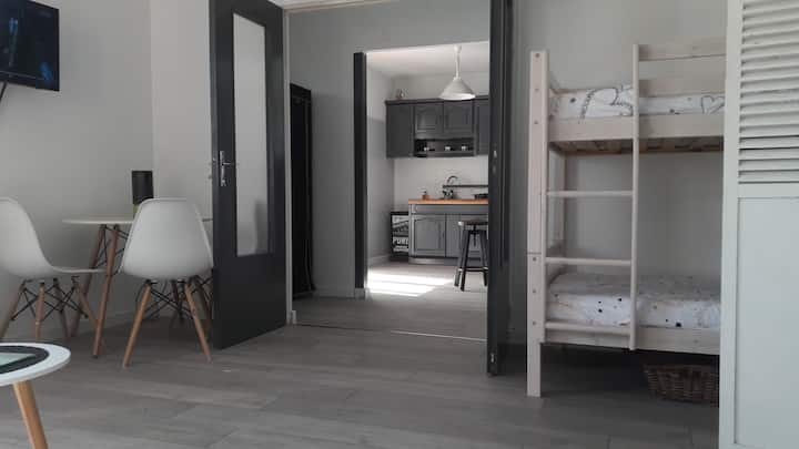 Jardin, Studio Pour 6 Haut De Villa Parking Privé. - Ibis budget Toulon centre