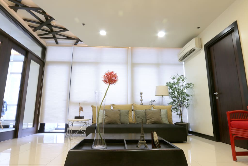 Spacious living room with balcony