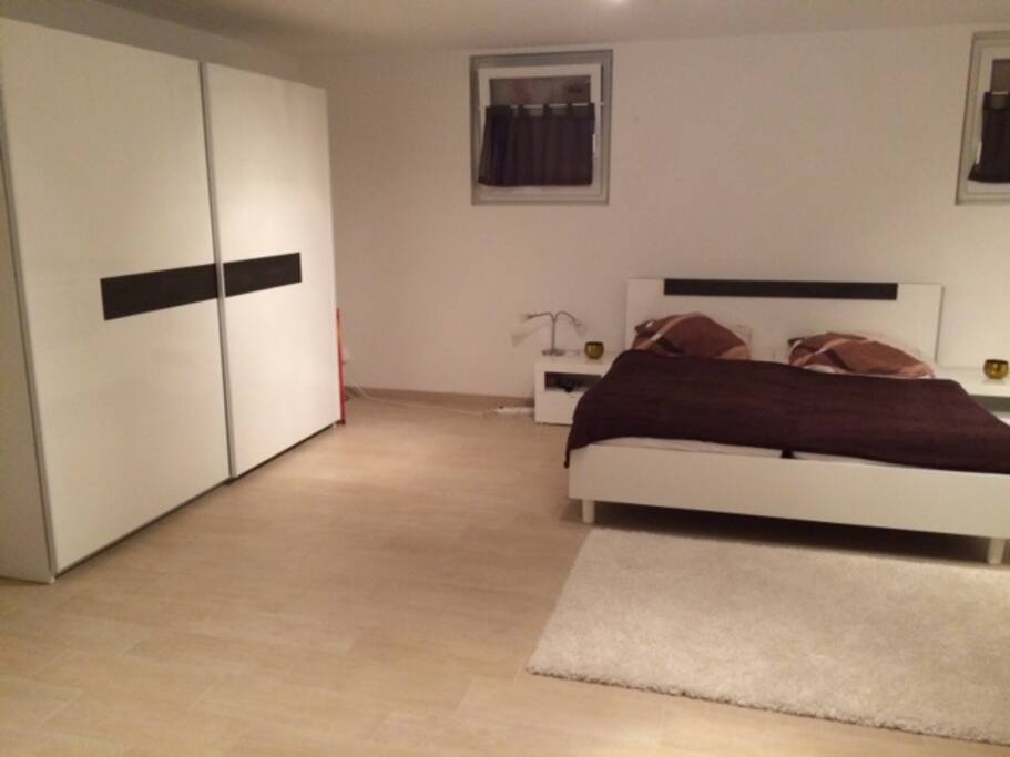Großer Kleiderschrank