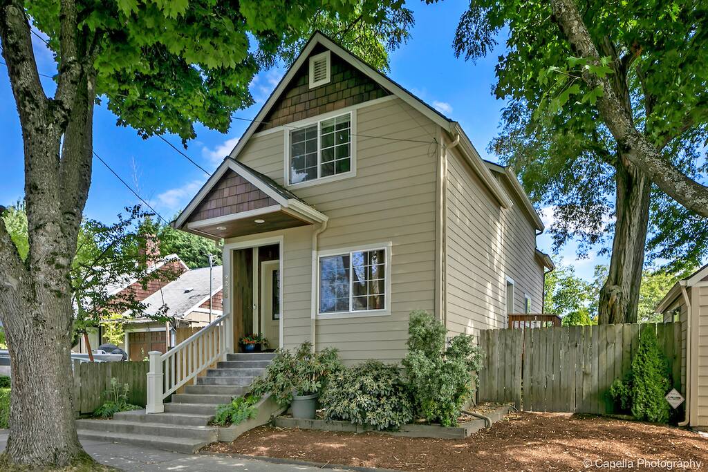 Guest Quote - "Tamara was a gracious host. This house is beautiful both inside and out. It is within walking distance to great restaurants, bars, shopping and transportation."