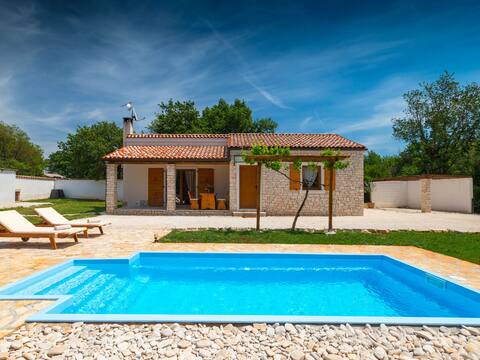 Villa Bilen with pool & private garden