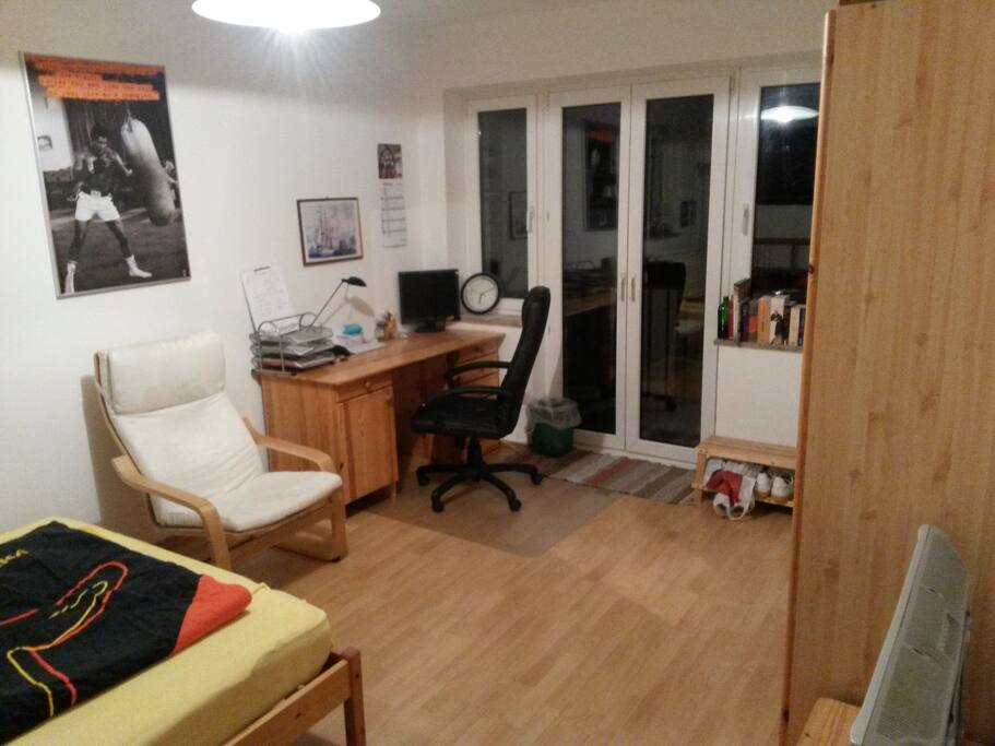 Angenehmes Licht auch im Dunkeln (Decken- und Stehlampe)