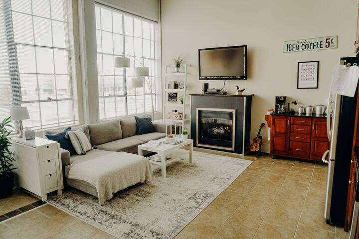 Spacious & bright Fan loft - walkable everywhere!