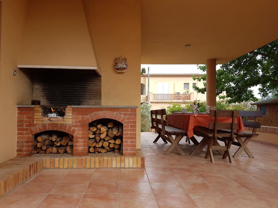 Terraza con barbacoa
Terrace with bbq