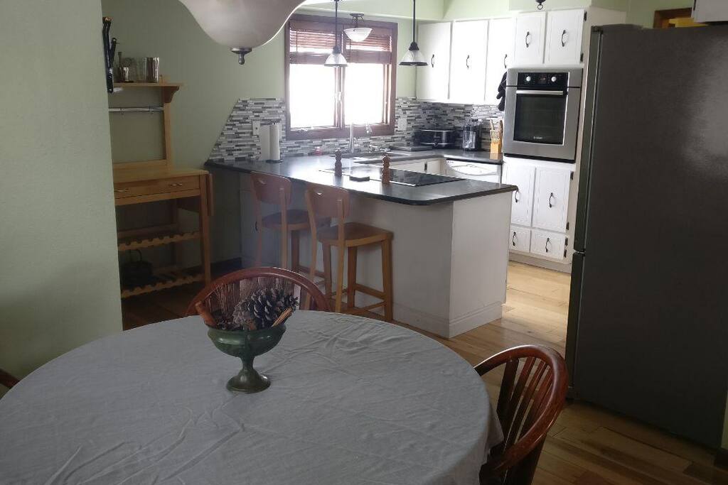 Kitchen, Breakfast Bar, and Dining Room