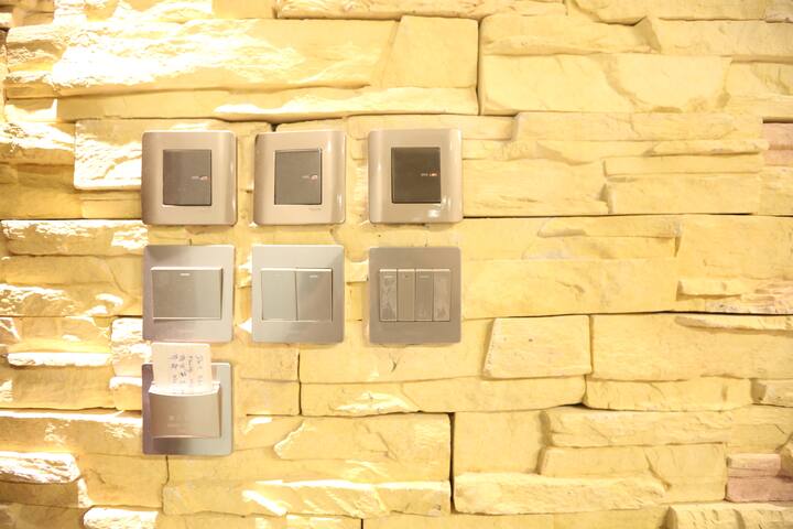 T1AB廟街夜市，3房，市中心，佐敦站A出口4分鐘，交通方便，廚房，即熱熱水器，油麻地,自助入住 gallery image 4