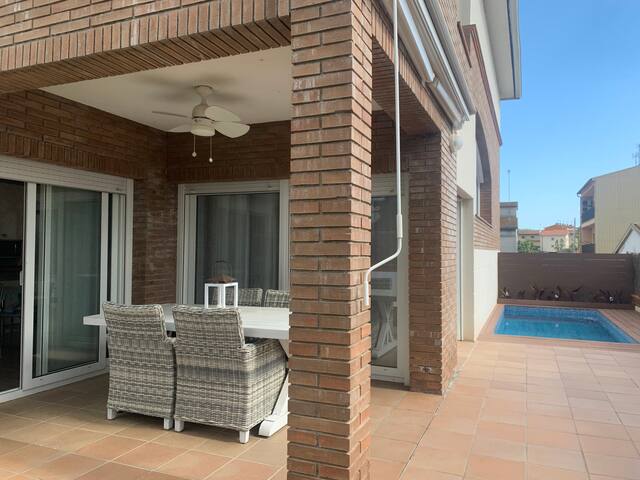 CASA MODERNA CERCA DE LA PLAYA