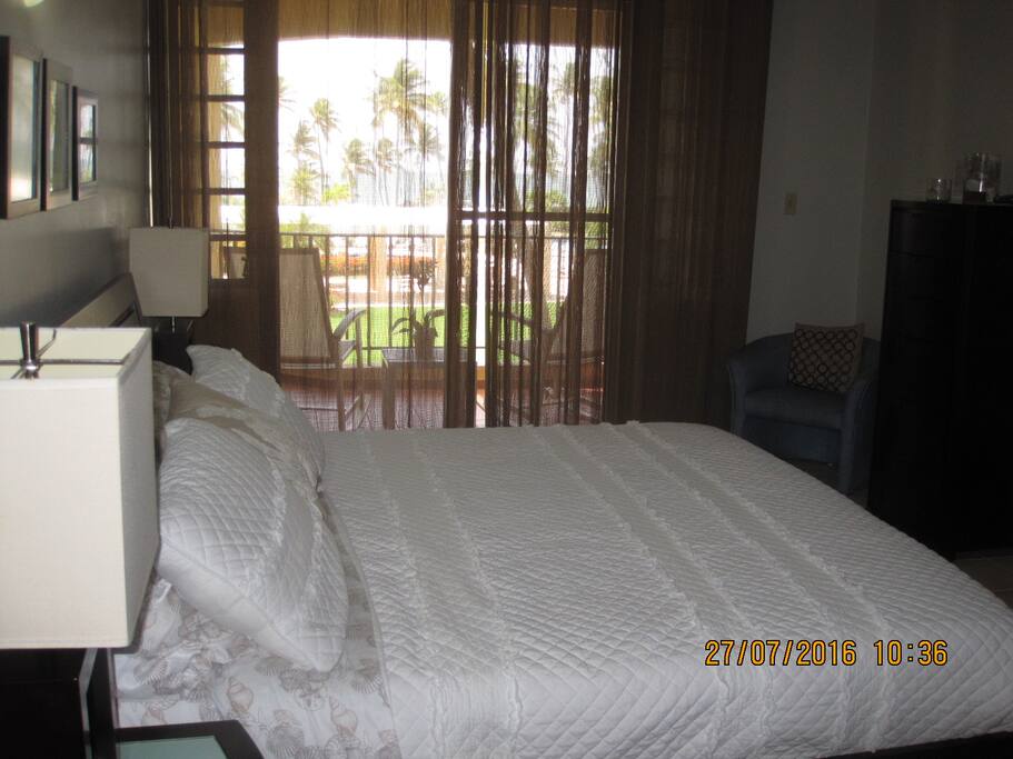 Master bedroom with beach view - King size bed