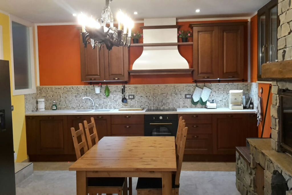 kitchen & living area / cucina soggiorno