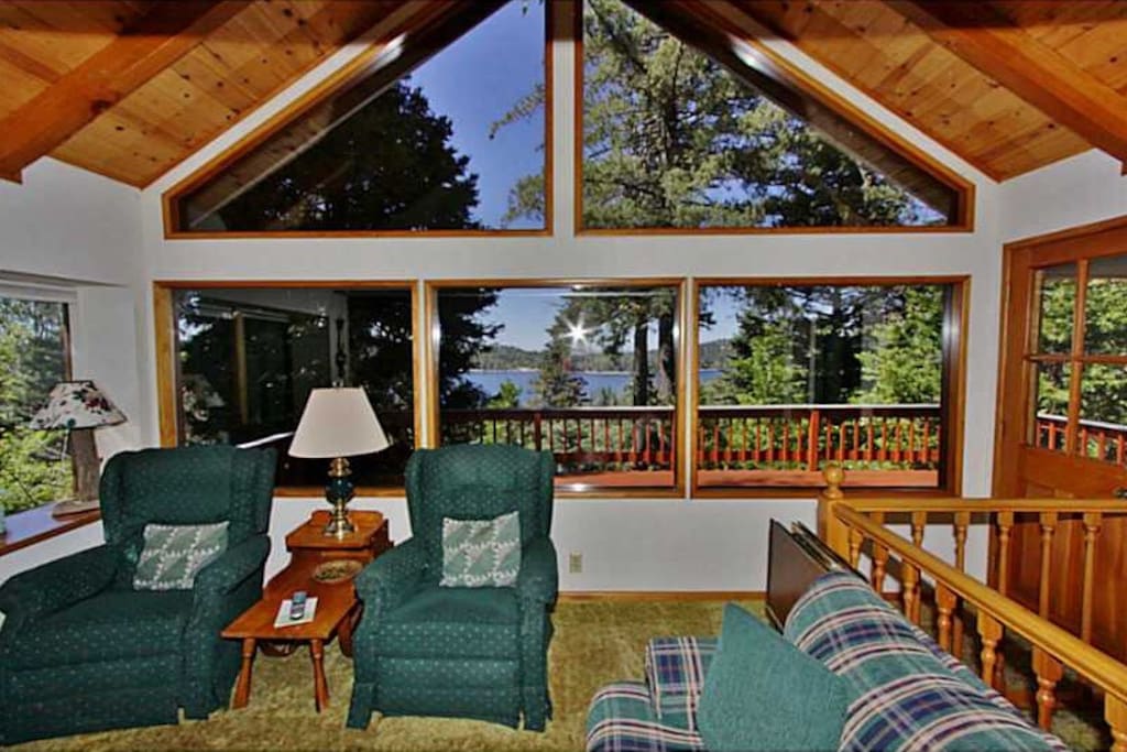 Enjoy the beautiful scenery at this Lake Arrowhead vacation rental cabin!