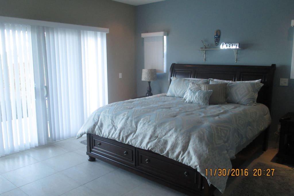Master Bedroom w/it's own bath