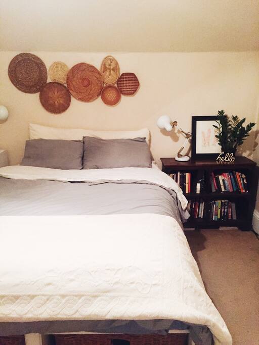 Bedroom with queen size bed