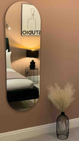 Chambers Residence | 2BR | Oasis in Prime Location