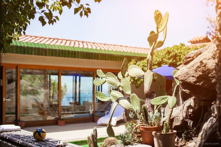 Charming House with Pool and Sea view gallery image 4