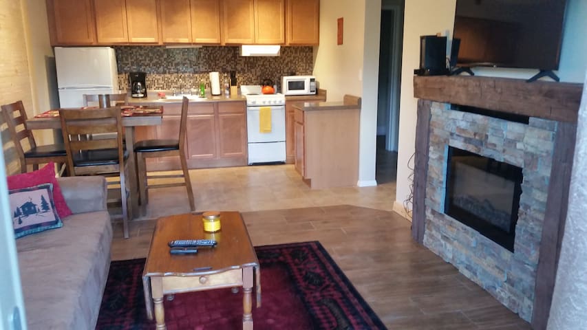 Charming Cabin Feel, Ski On/Ski Off Convenience!