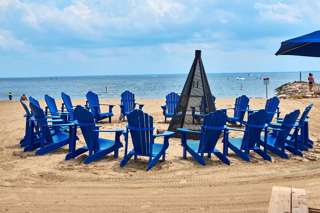 Private Beach W/ Campfire-Huddle together under the stars and your favourite warm drink