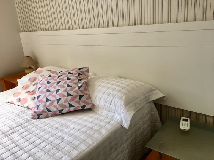 Suite 1 con TV por cable y aire acondicionado. 