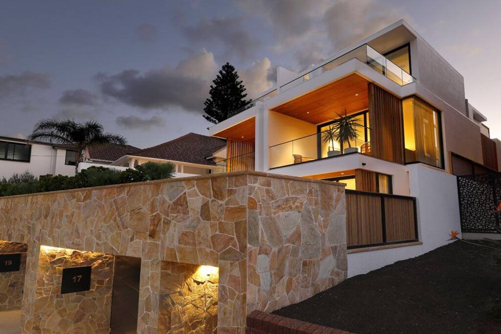 Luxe Tamarama With Swimming Pool Villas For Rent In Bondi New South Wales Australia