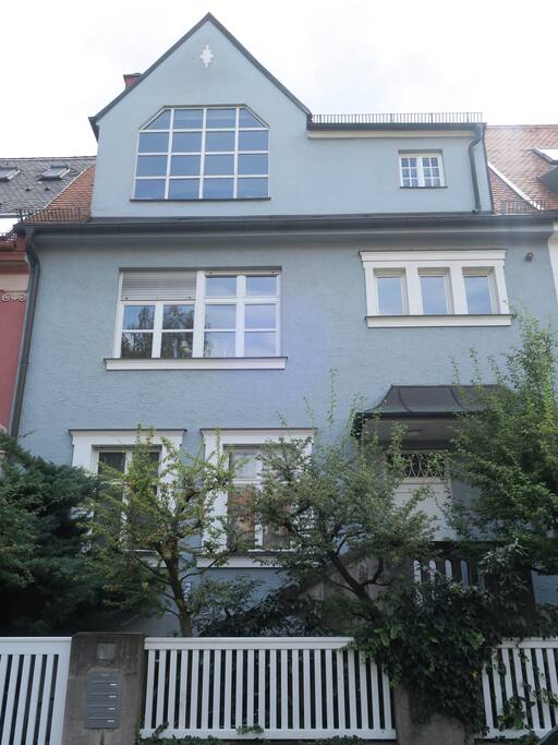 Exterior apt building