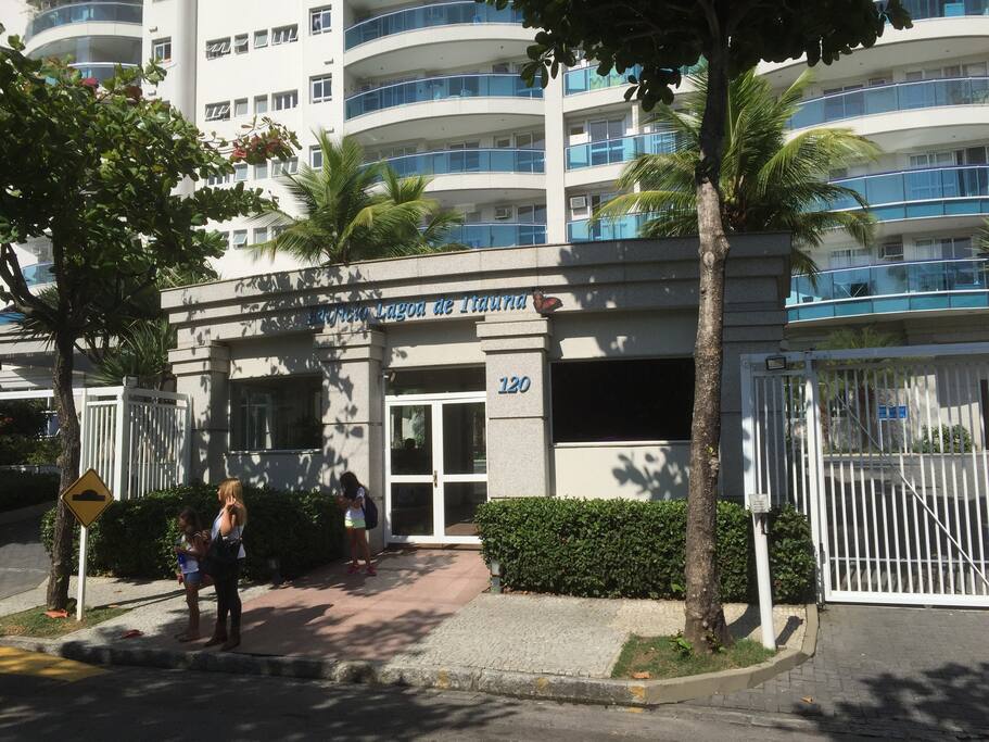 >>> 24-hour security building entrance
