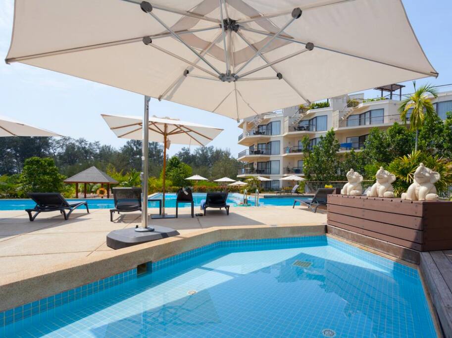 Swimming pools : Resort Pool, 25 meter lap pool and toddlers paddle pool