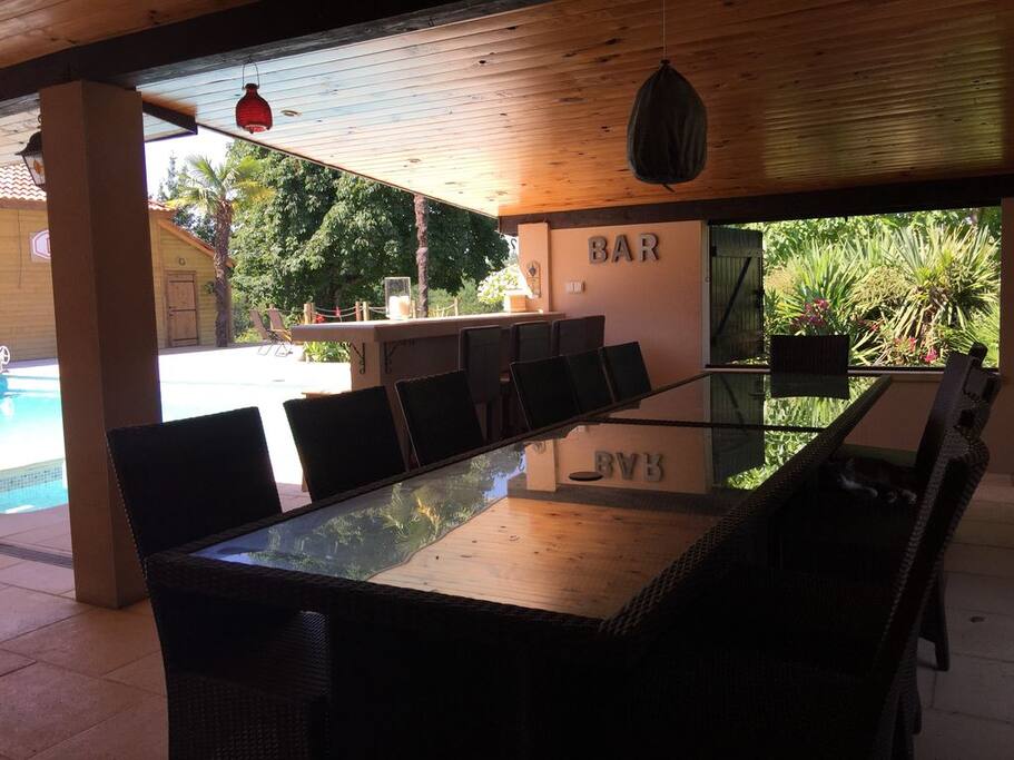 Bar Area - Sonos sound system - 50" flat screen TV