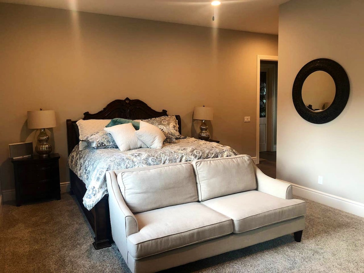 Луксозно източно двойно легло king size, с диван. 